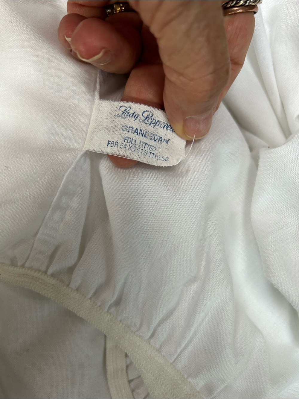 Lady Pepperell White Cotton Fitted Sheet. Full. Bottom only. No stains, tears.